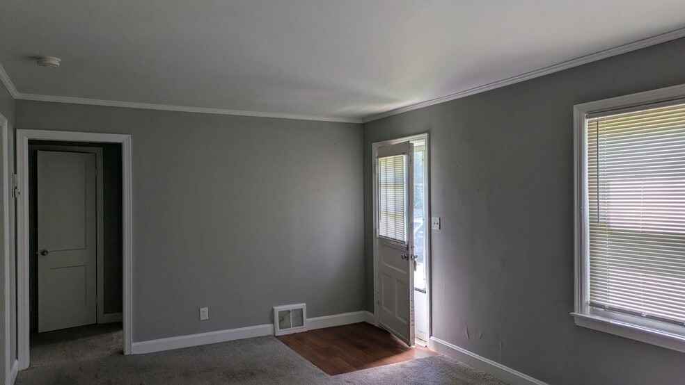 Building Photo - 3213 S Ash Ave