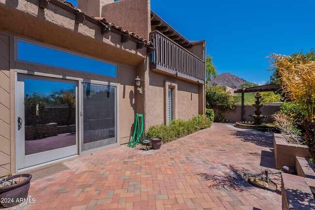 Building Photo - 4446 E Camelback Rd