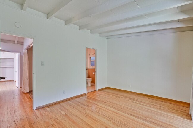 Building Photo - 3 Bed 2 Bath Mackay Home in Desirable Mont...