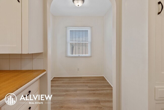 Building Photo - Charming 3 Bedroom 1 Bath Costa Mesa Bungalow