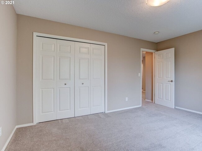 Building Photo - Sought after Remington 4bed 2.5bath with Lots of Yard Space!