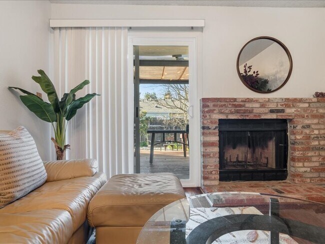 Building Photo - 349 Almond Way