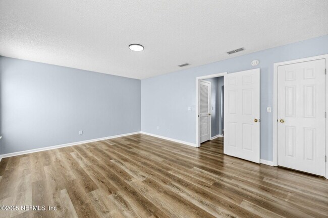 Building Photo - 8047 Beaver Creek Dr