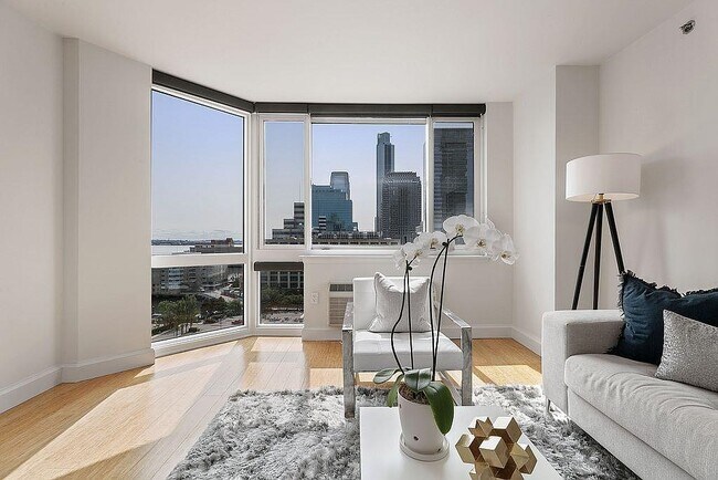 Building Photo - 20 2nd St