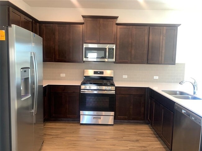 Building Photo - 3301 Dusted Daisy St