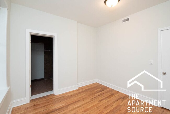 Building Photo - 1255 N Harding Ave