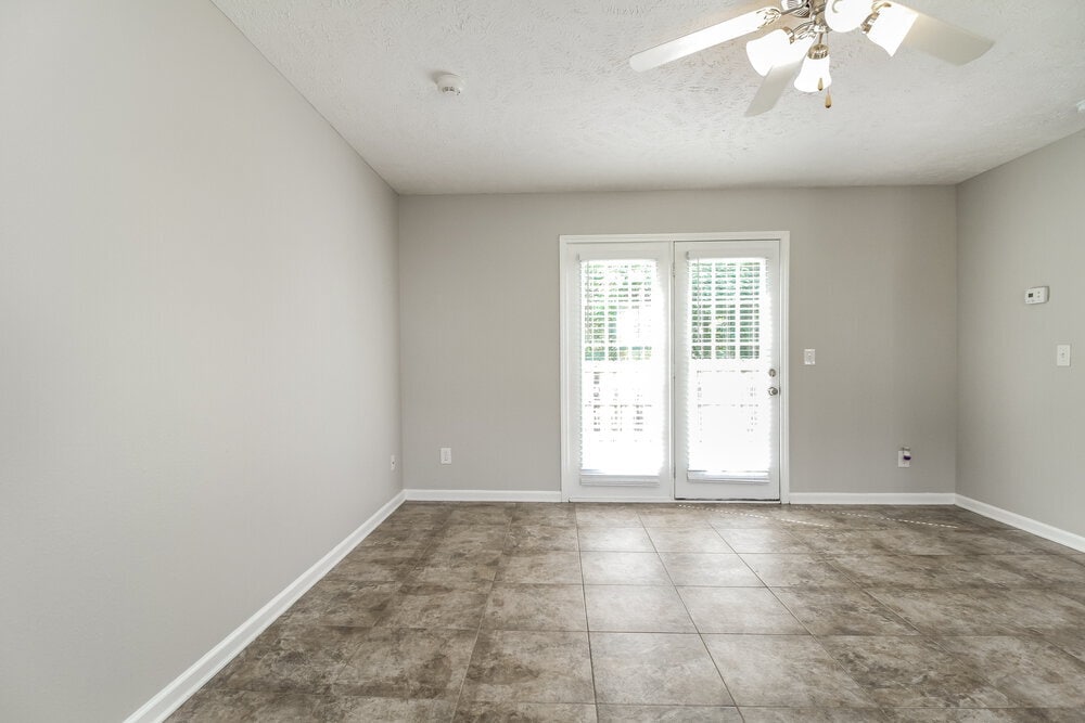 Building Photo - 127 Lyndhurst Dr