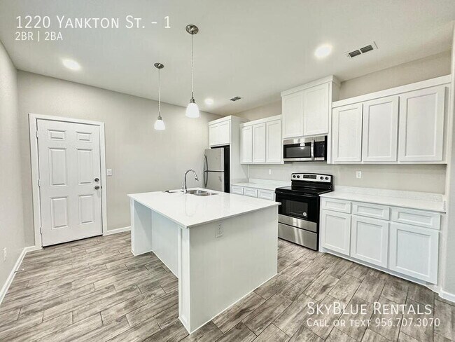 Building Photo - 1220 S Yankton St