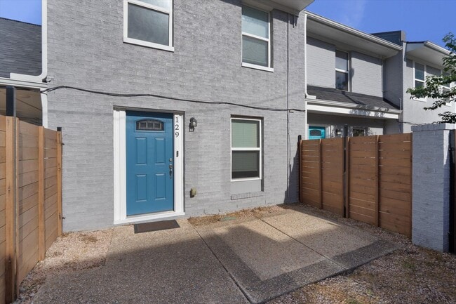 Building Photo - 6211 Manor Rd