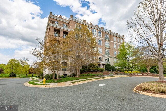 Building Photo - 830 Belmont Bay Dr