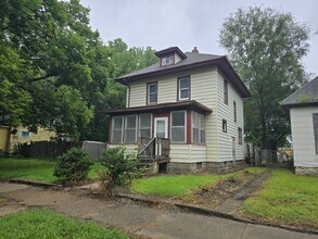 Building Photo - 419 Bratnober St
