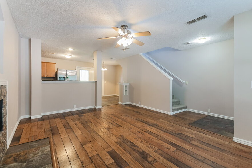Building Photo - 1112 Beechwood Dr