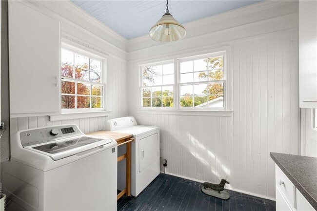 Building Photo - 5450 E Mountain St