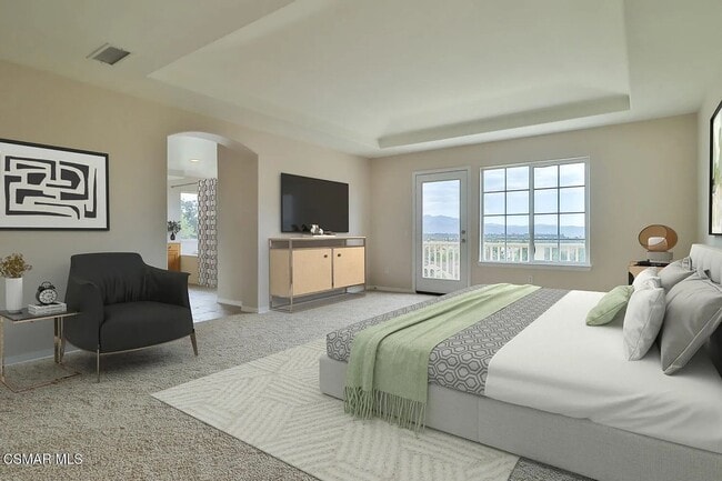 Building Photo - Location and Views!