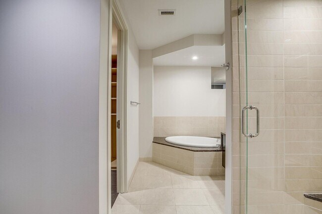 Building Photo - Come Live in Historic Montgomery Plaza- East Tower- 2 bed, 2 bath- 76107