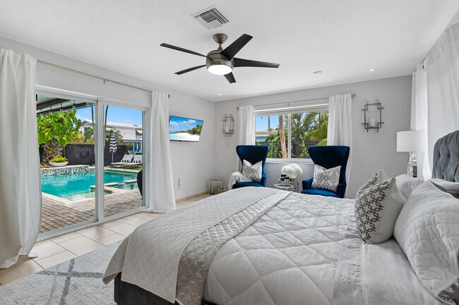 Building Photo - 1715 NE 40th St