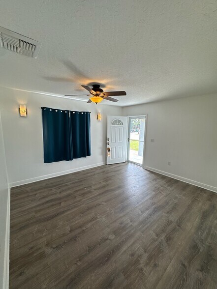 Building Photo - 904 Kensington Dr