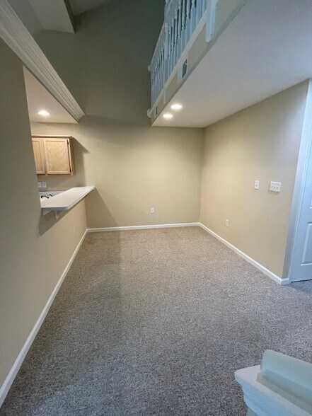 Building Photo - 10751 Ruckle St
