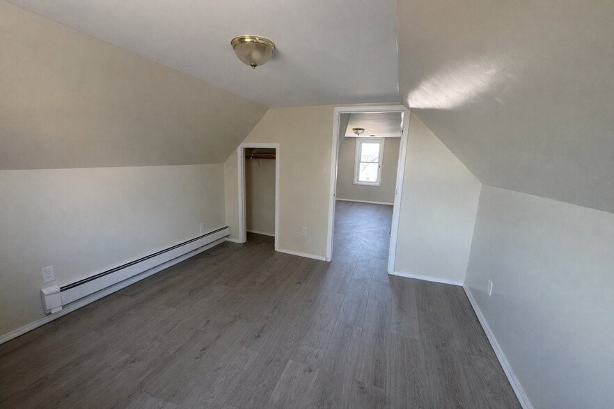 Building Photo - 446 Baker Pl