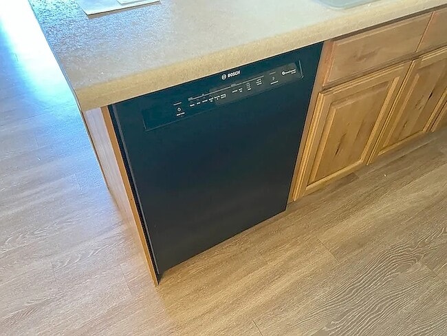 Building Photo - 426 W 200 N St