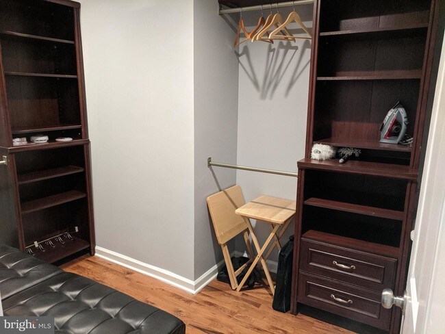 Building Photo - 10 E Lee St