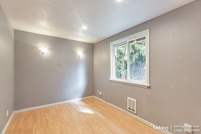 Building Photo - 6405 73rd Ave NE