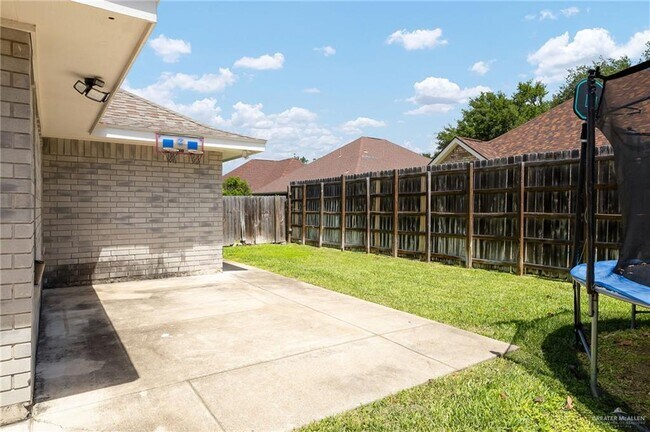 Building Photo - 19 Wisteria Ave