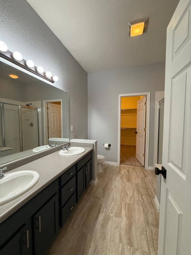 Building Photo - Bright and Modern 3-Bed, 2.5-Bath Townhous...