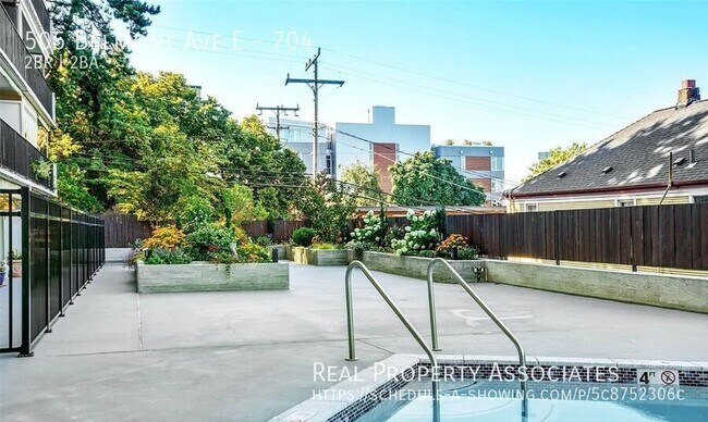 Building Photo - 505 Belmont Ave E