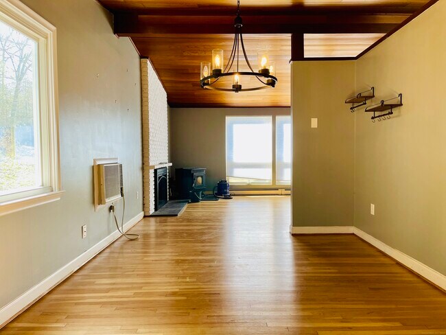 Building Photo - 5 Jefferson Dr