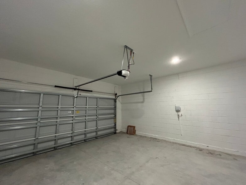Building Photo - 2147 Sweet Honey Ln