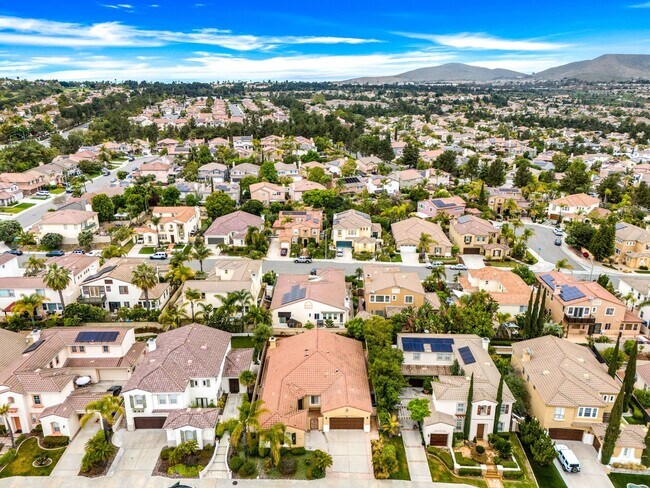 Building Photo - Beautiful & Spacious Single Level Eastlake...
