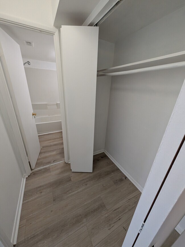 Building Photo - 11402 Cherry Hill Rd