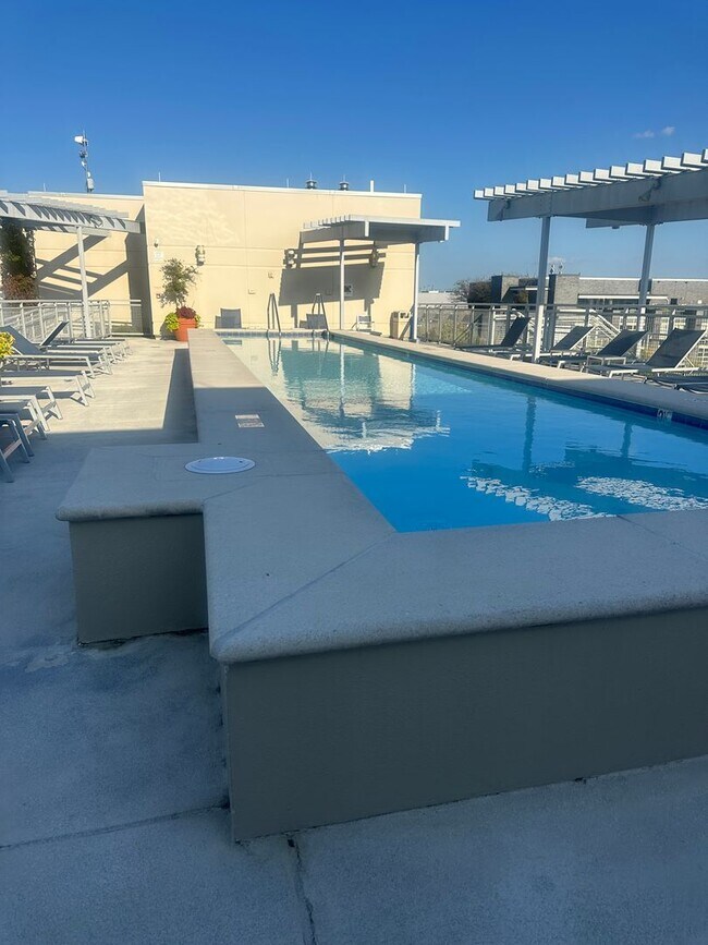 Building Photo - 1 Bedroom 1 Bath Condo Near Capitol Hill