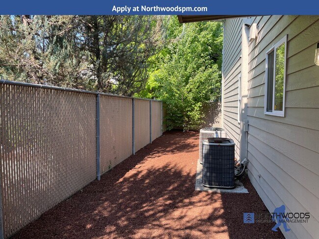 Building Photo - Very Nice 2 Bedroom 1 Bath Condo-Located i...
