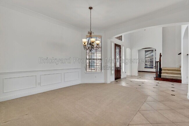 Building Photo - 350 Pine Valley Dr