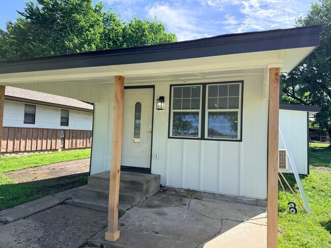 Building Photo - Cute 2 bedroom home in Prague!