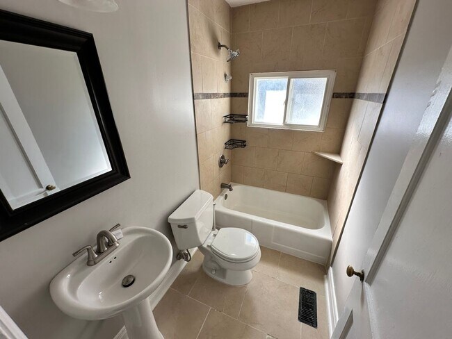 Building Photo - COMING SOON! Nice 2 BR House with Bonus Loft Room! Off-Street Parking, Small Pets Ok!