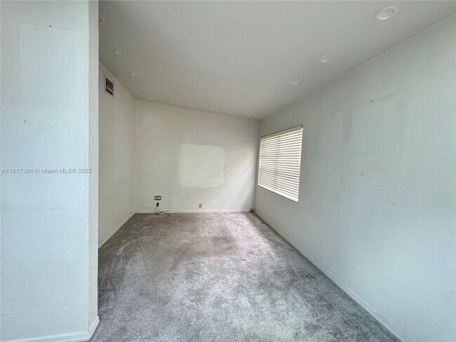 Building Photo - 1601 SW 12th Ct