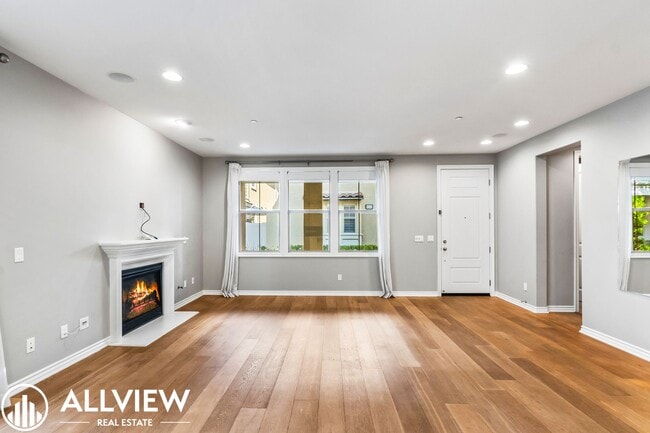 Building Photo - Highly Upgraded 4 Bed, 4.5 Bath Condo Available in Pacific Shores!