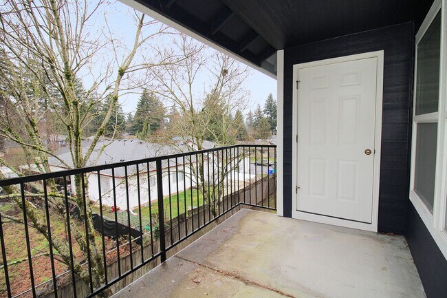 Building Photo - 683 NE 162nd Ave