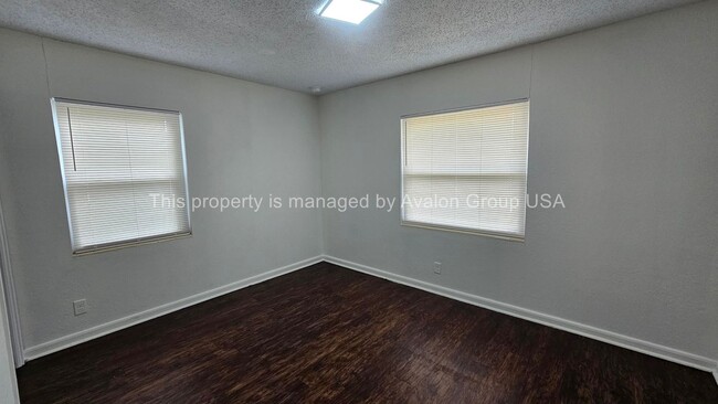 Building Photo - 3018 Donna Dr