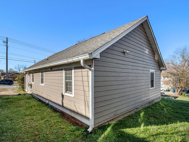 Building Photo - 3 bdrm, 1 bath in Grant Park