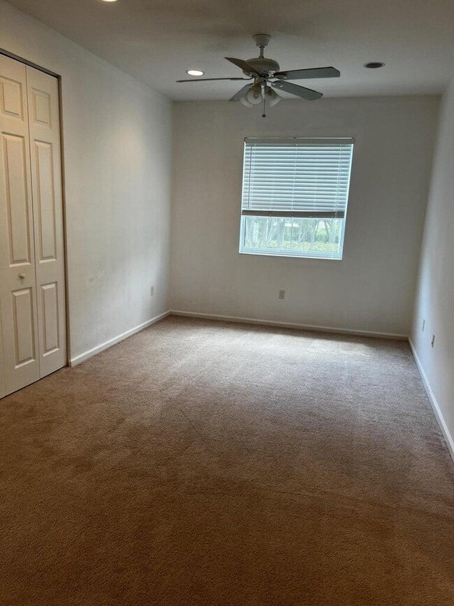 Building Photo - 9555 Phipps Ln