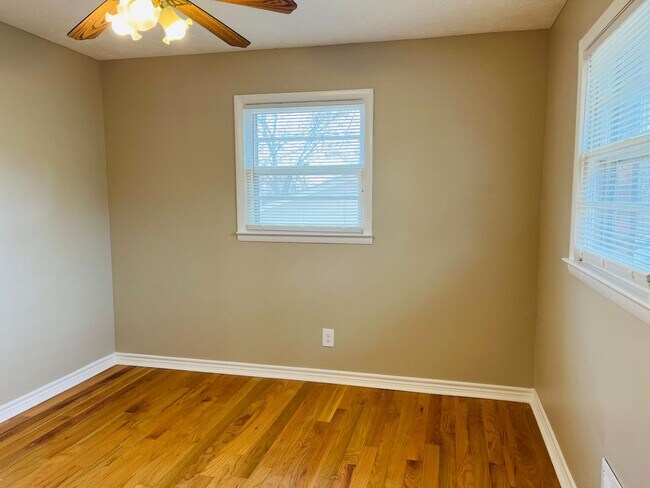 Building Photo - Charming 3-bedroom, 1.5-bath brick ranch situated on a large private lot in Carrollton! Must see!