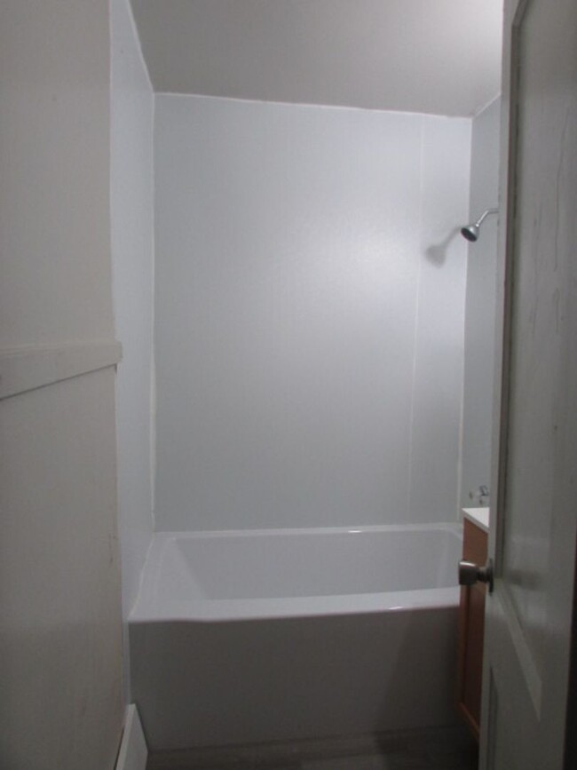 Building Photo - Renovated Three Bedroom/One Bath
