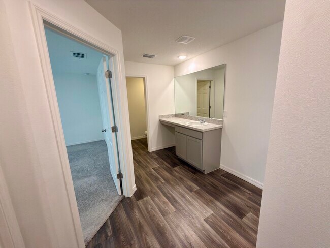 Building Photo - 6446 NW Polly Ct