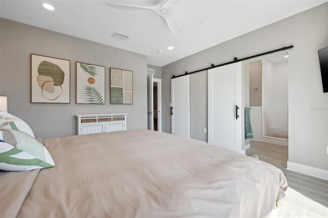 Building Photo - 12404 Capri Cir N