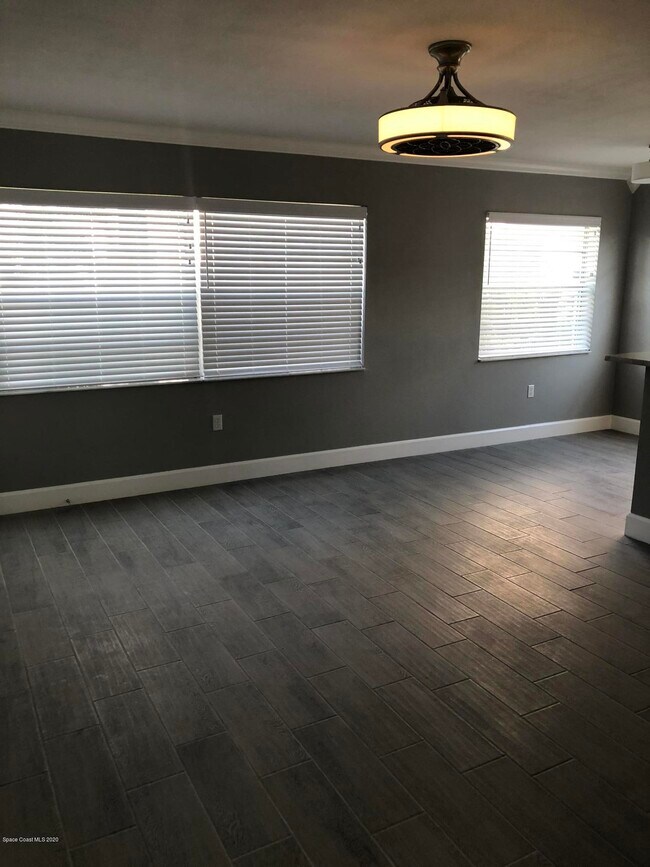 Building Photo - 420 Monroe Ave