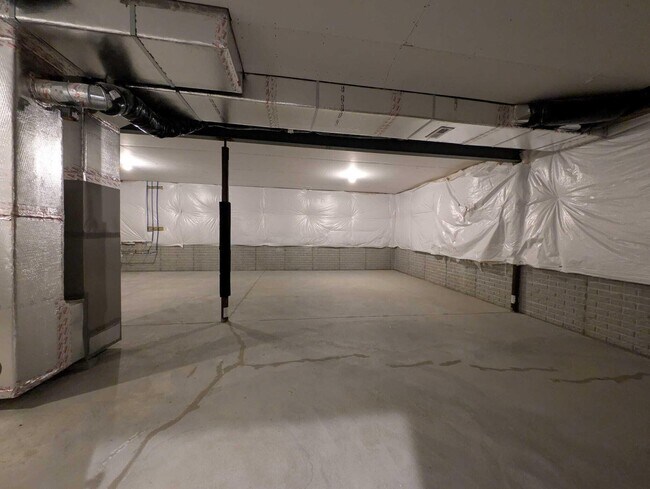 Building Photo - 8210 Daylily Dr